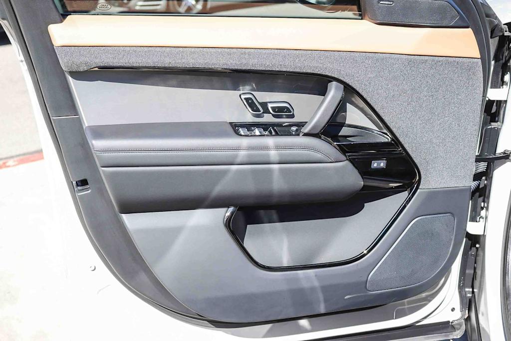 Thumbnail: 2025 Land Rover Range Rover Sport - 20