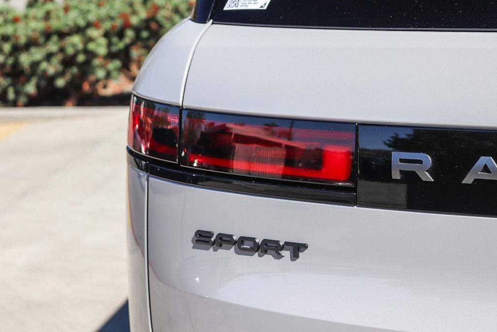 Thumbnail: 2025 Land Rover Range Rover Sport - 15