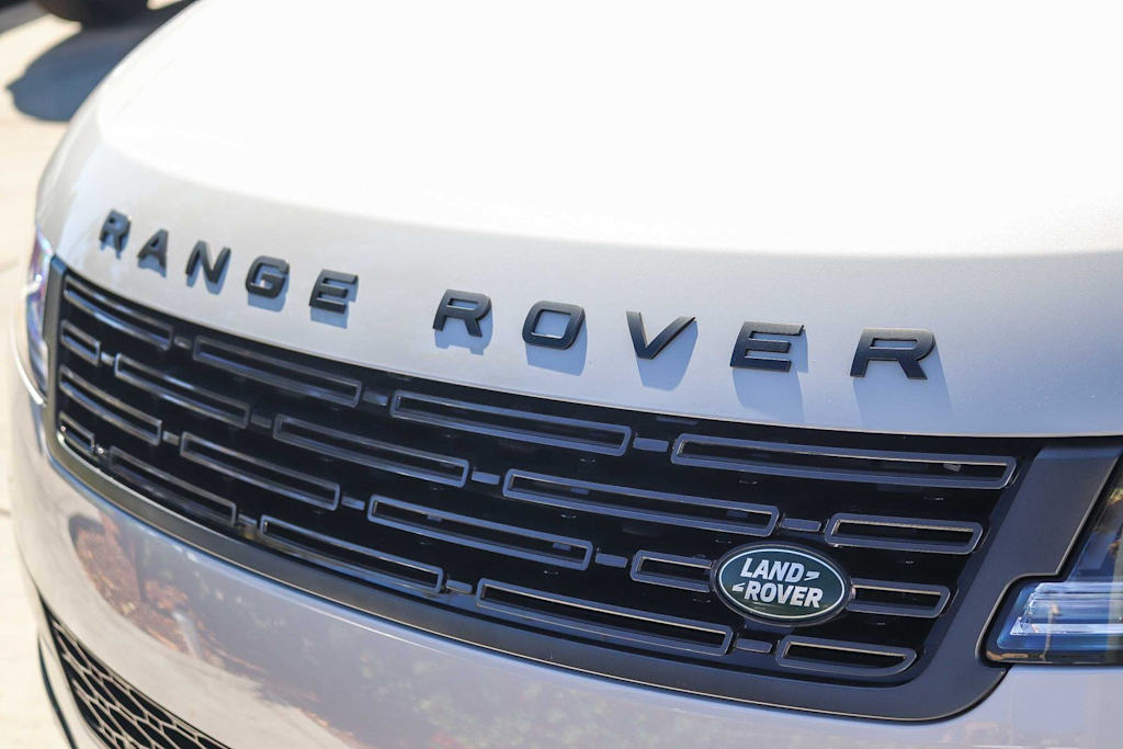 Thumbnail: 2025 Land Rover Range Rover Sport - 4