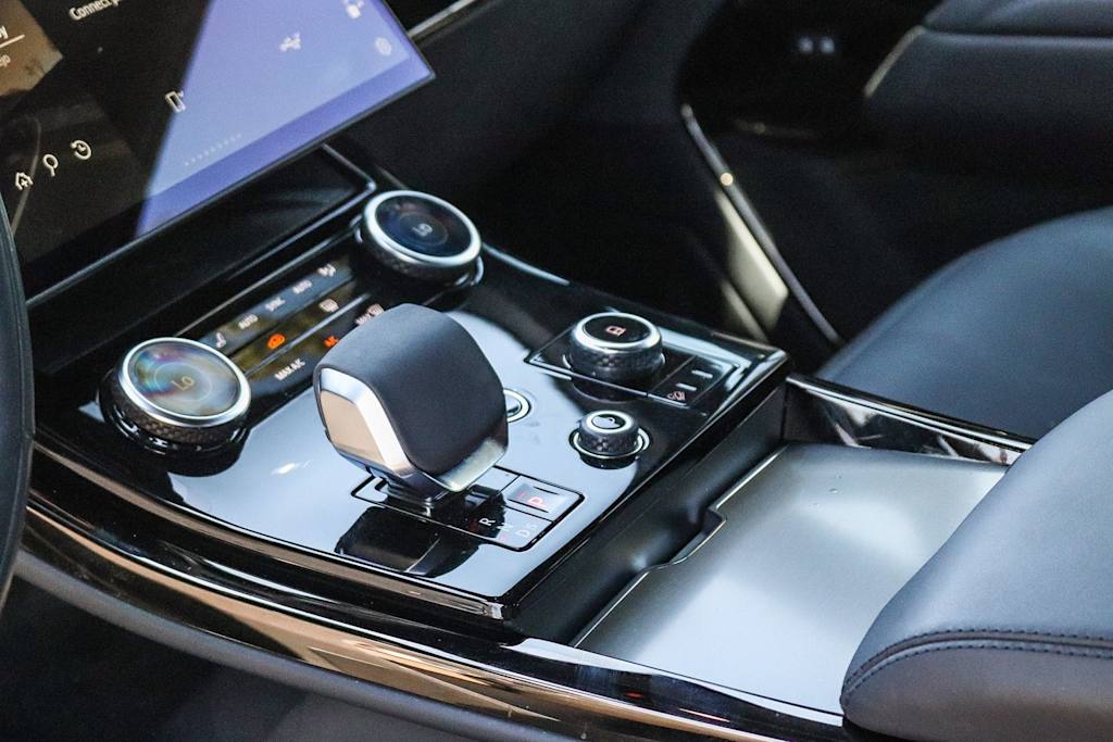 Thumbnail: 2023 Land Rover Range Rover Sport - 14