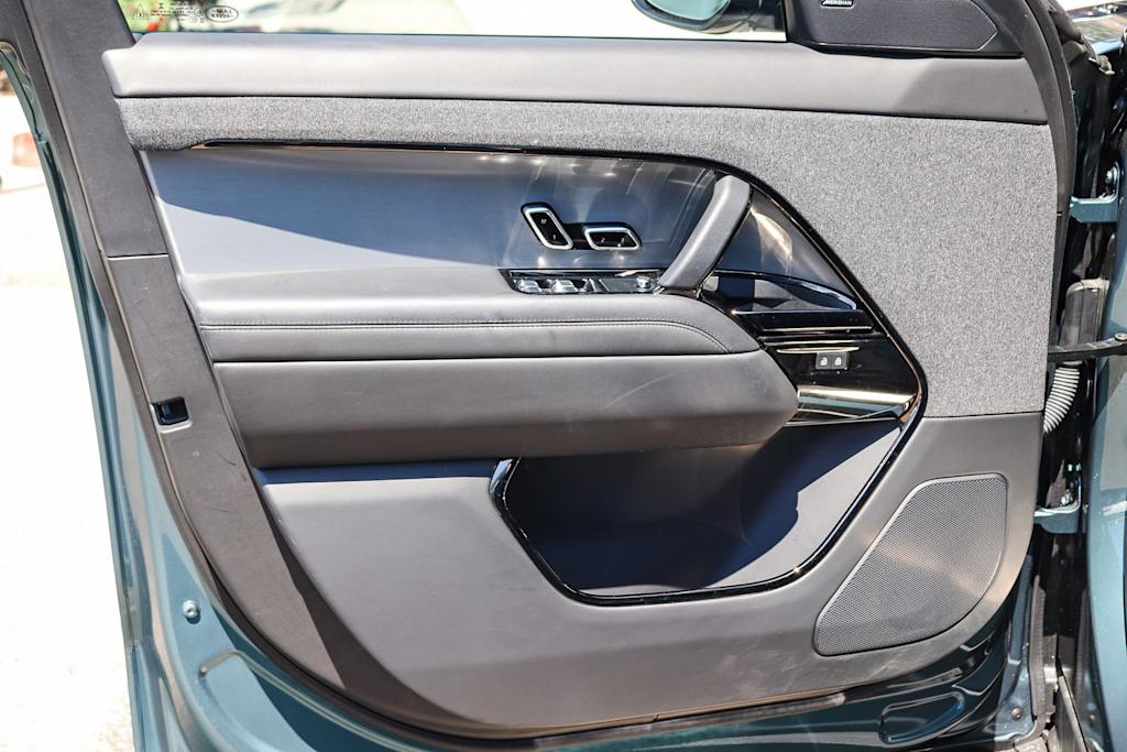 Thumbnail: 2023 Land Rover Range Rover Sport - 23
