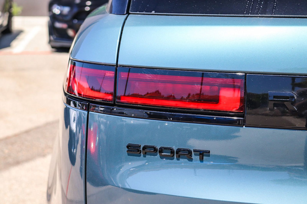 Thumbnail: 2023 Land Rover Range Rover Sport - 18