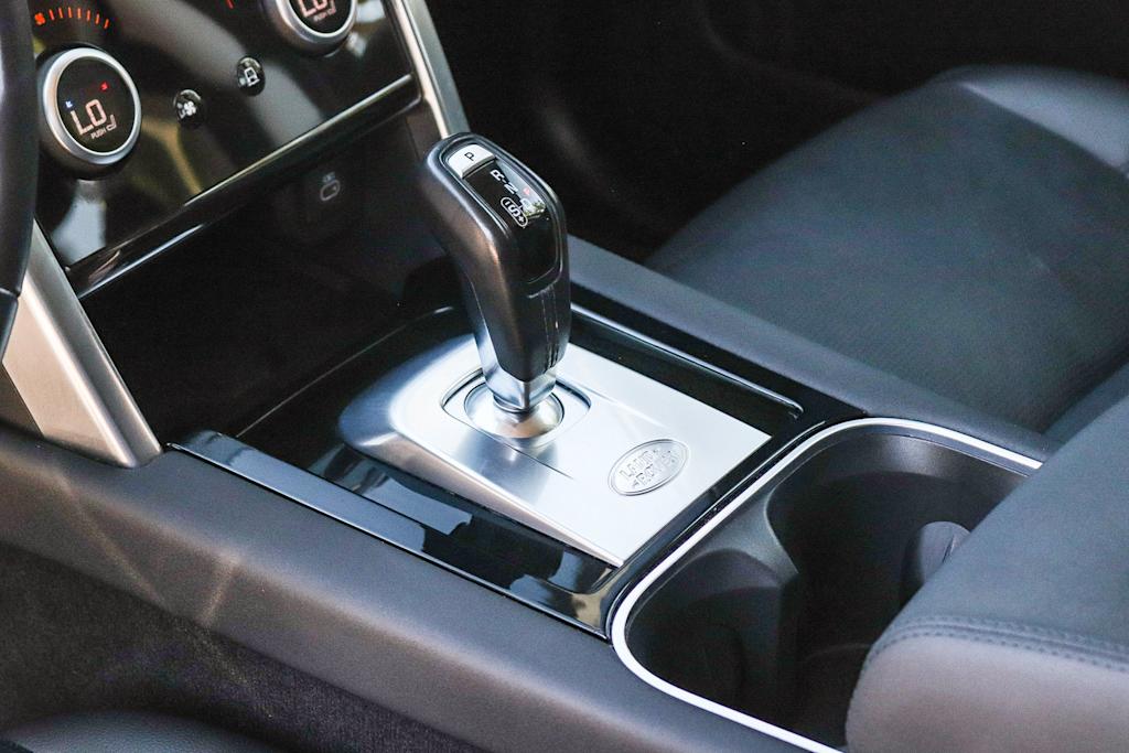 Thumbnail: 2023 Land Rover Discovery Sport - 15