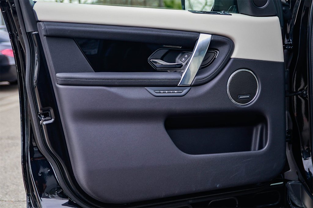 Thumbnail: 2025 Land Rover Discovery Sport - 26