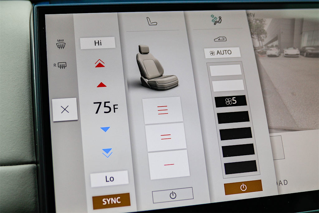 Thumbnail: 2025 Land Rover Discovery Sport - 30