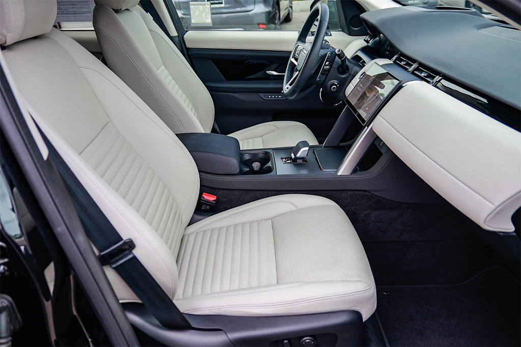 Thumbnail: 2025 Land Rover Discovery Sport - 9