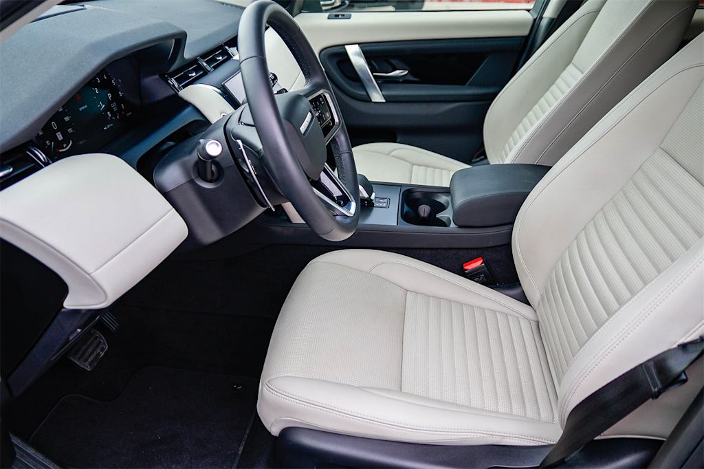 Thumbnail: 2025 Land Rover Discovery Sport - 10