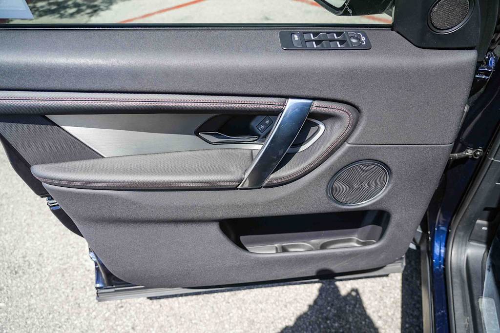 Thumbnail: 2023 Land Rover Discovery Sport - 24