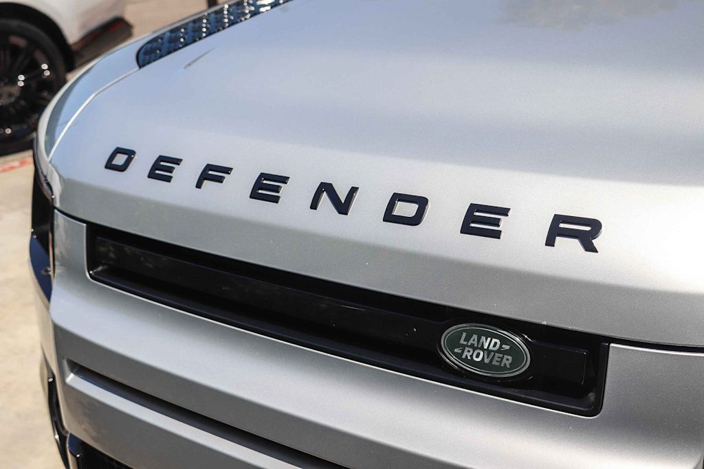 Thumbnail: 2023 Land Rover Defender - 6