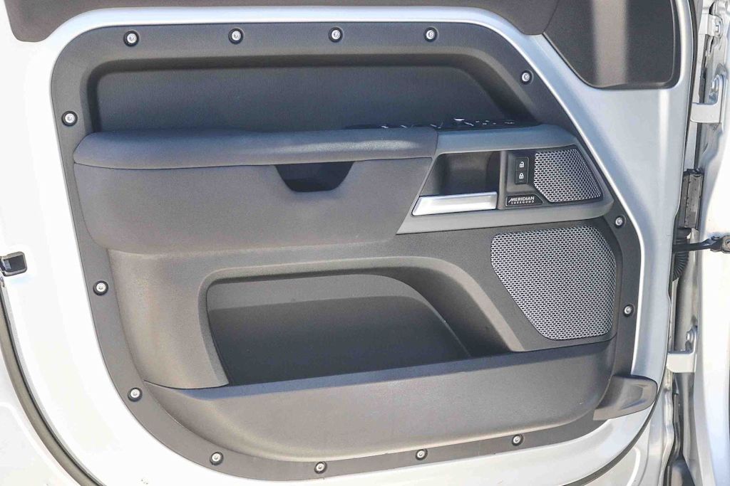 Thumbnail: 2023 Land Rover Defender - 24