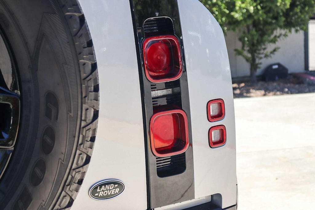 Thumbnail: 2023 Land Rover Defender - 17