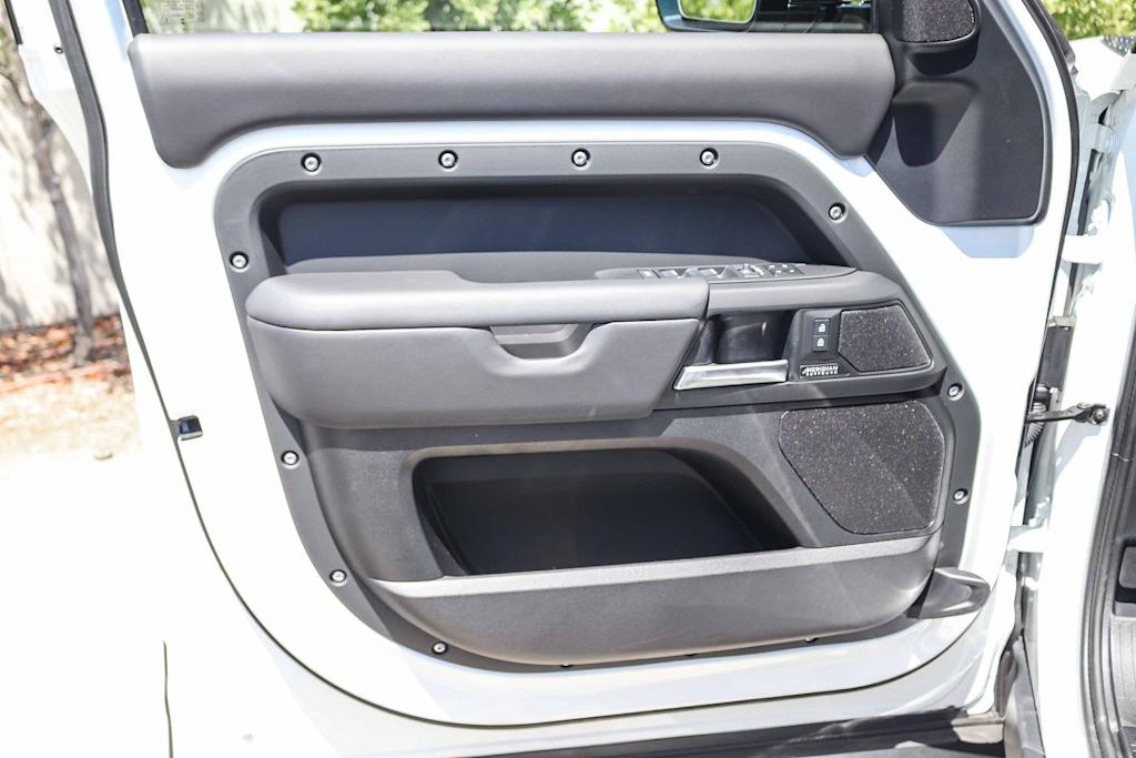 Thumbnail: 2025 Land Rover Defender - 24