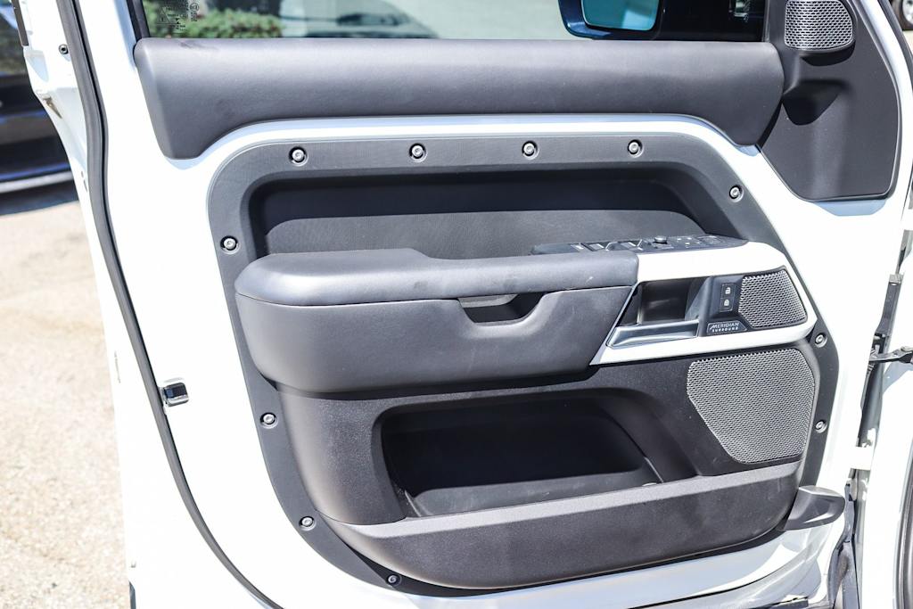 Thumbnail: 2020 Land Rover Defender - 25