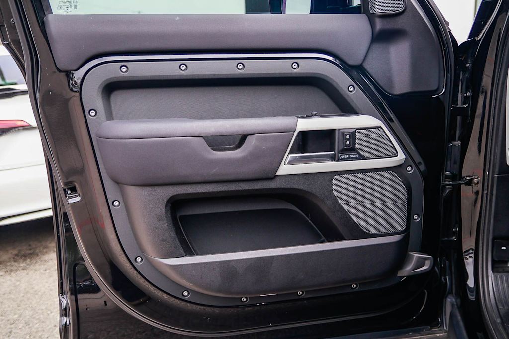 Thumbnail: 2020 Land Rover Defender - 23