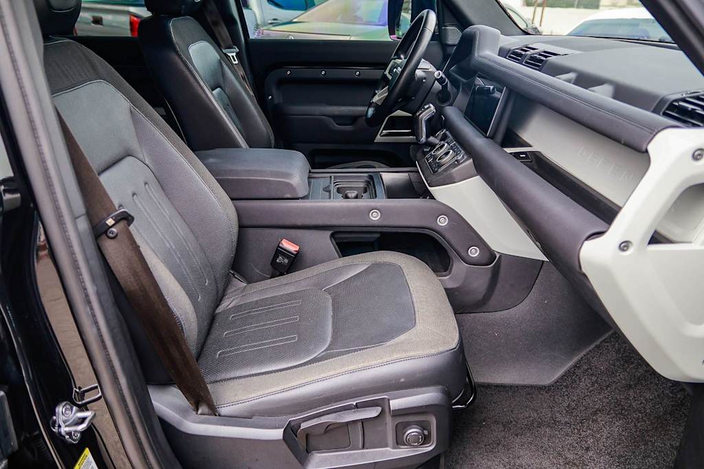Thumbnail: 2020 Land Rover Defender - 9