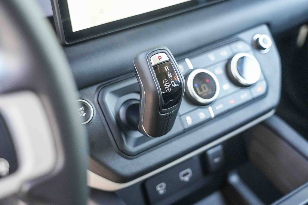 Thumbnail: 2024 Land Rover Defender - 23