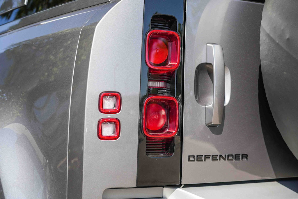 Thumbnail: 2024 Land Rover Defender - 18