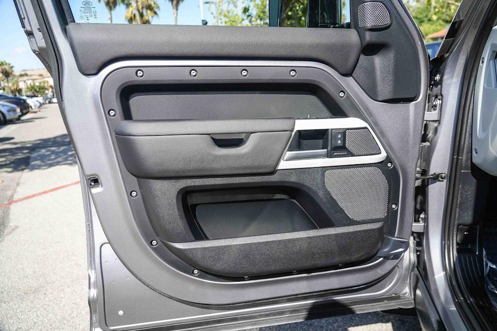 Thumbnail: 2024 Land Rover Defender - 24