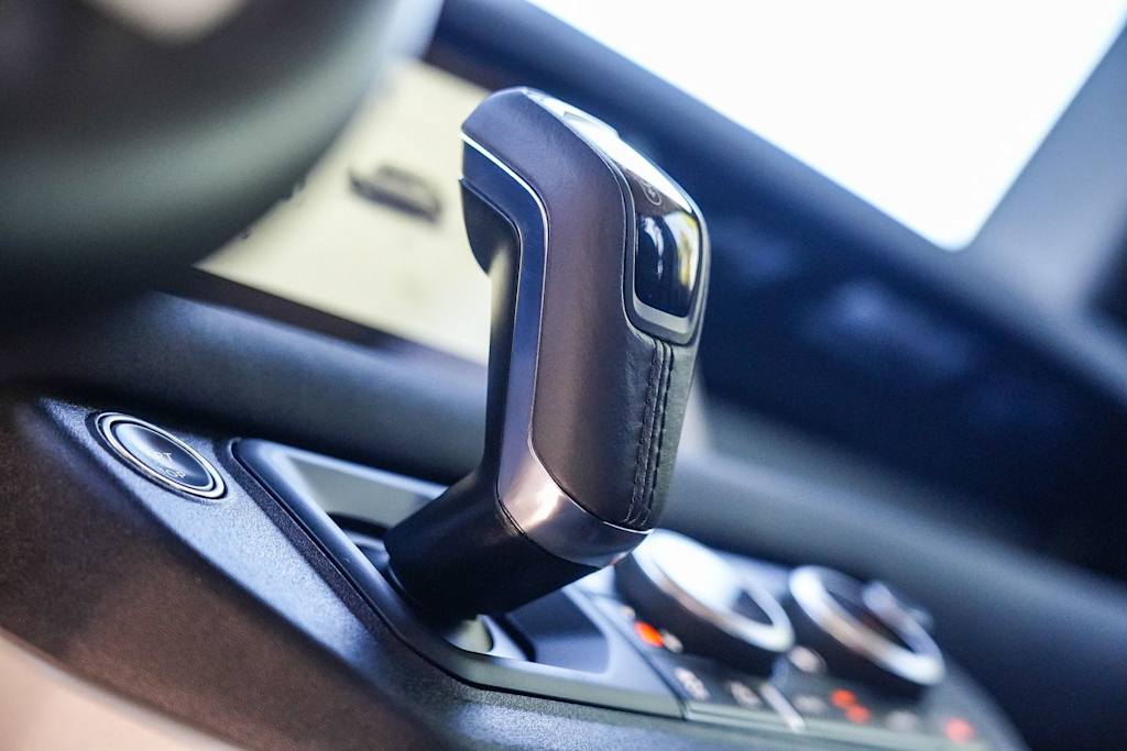 Thumbnail: 2023 Land Rover Defender - 15