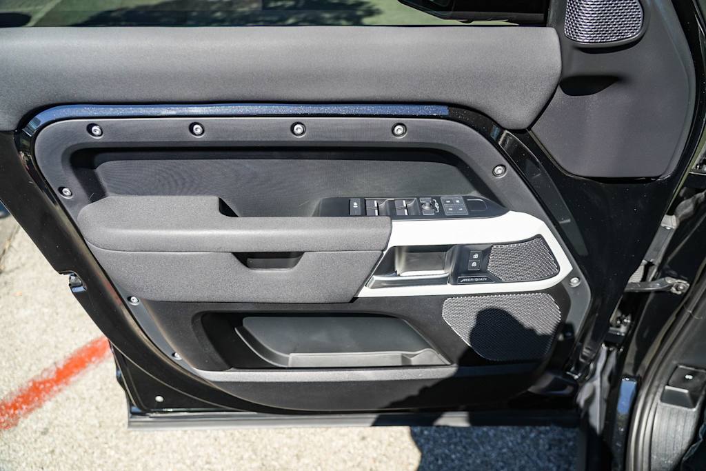 Thumbnail: 2023 Land Rover Defender - 25