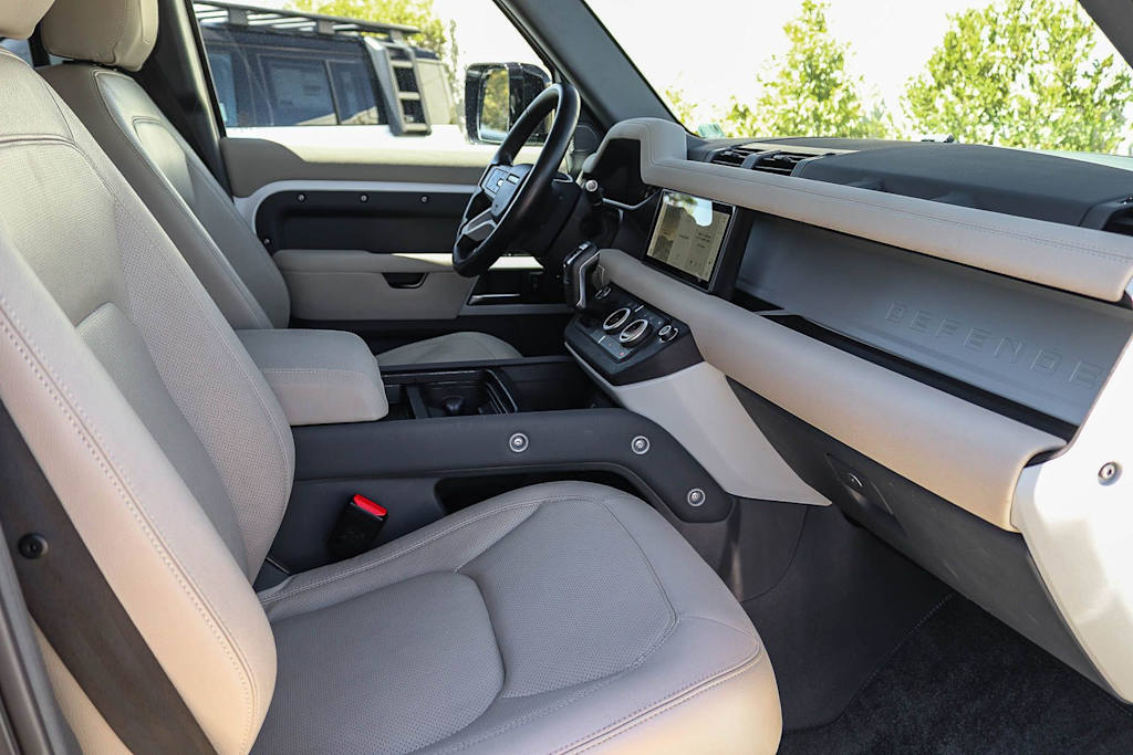Thumbnail: 2023 Land Rover Defender - 11