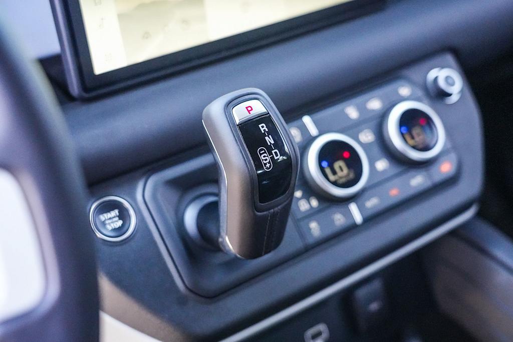Thumbnail: 2024 Land Rover Defender - 24