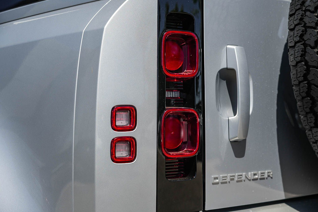 Thumbnail: 2024 Land Rover Defender - 18