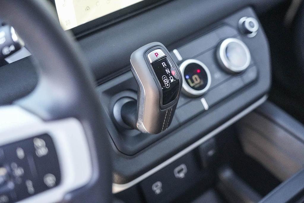 Thumbnail: 2024 Land Rover Defender - 23