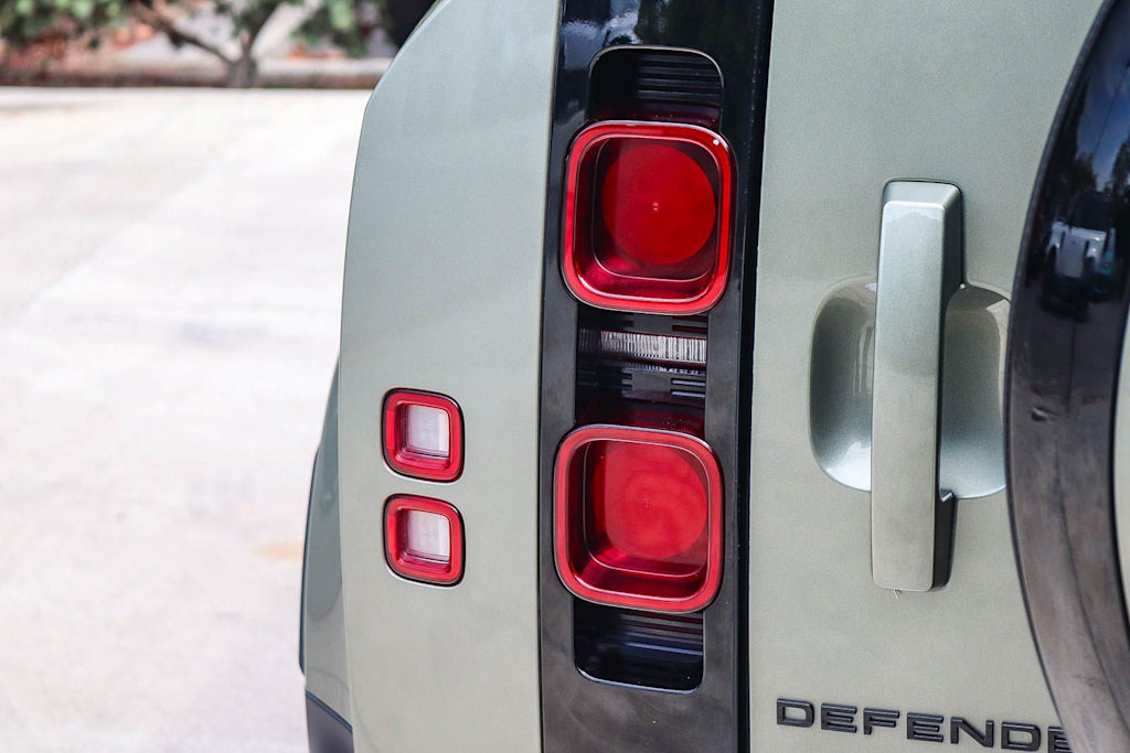 Thumbnail: 2024 Land Rover Defender - 18