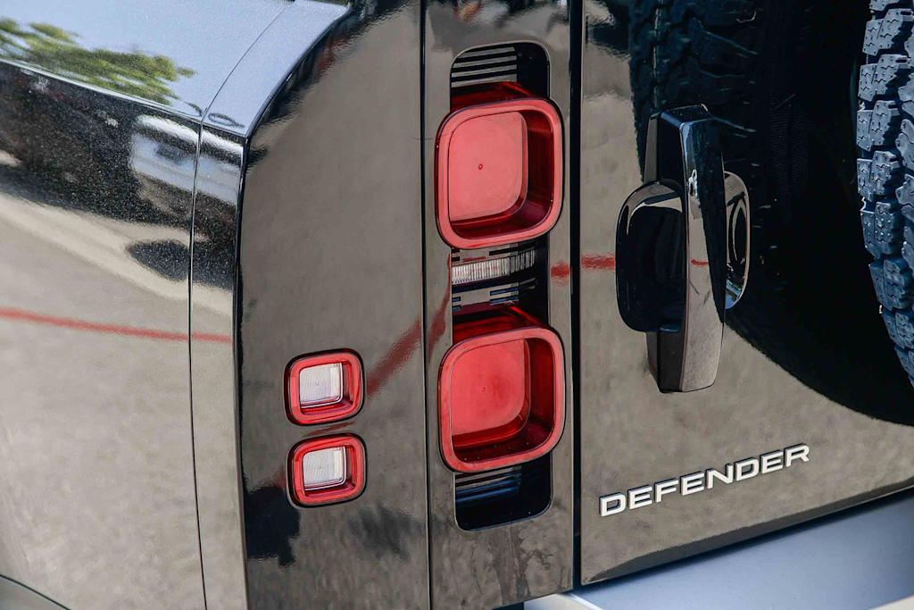 Thumbnail: 2025 Land Rover Defender - 20