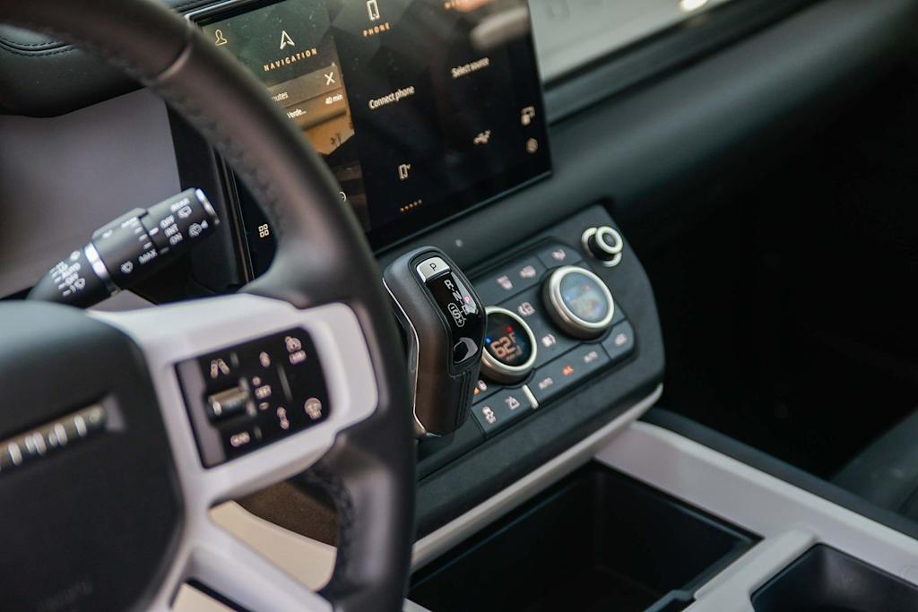 Thumbnail: 2025 Land Rover Defender - 12
