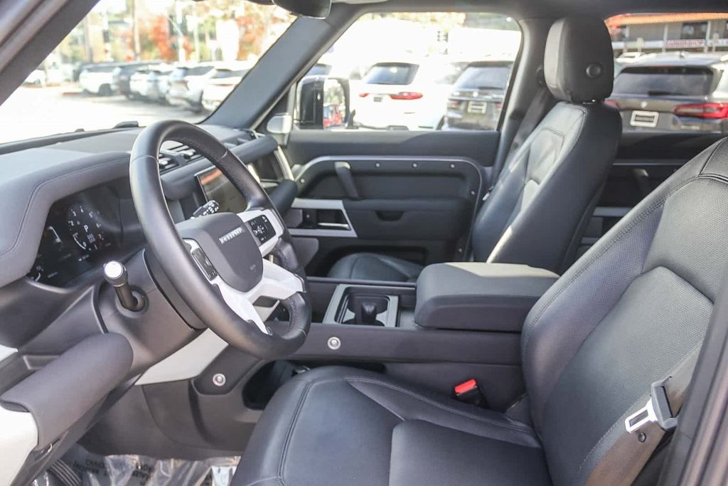 Thumbnail: 2023 Land Rover Defender - 9