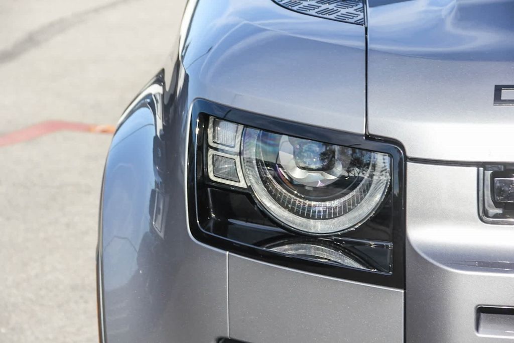 Thumbnail: 2023 Land Rover Defender - 21