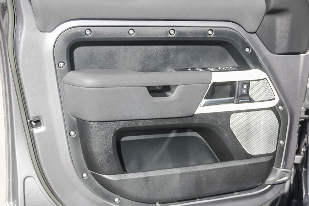 Thumbnail: 2023 Land Rover Defender - 25