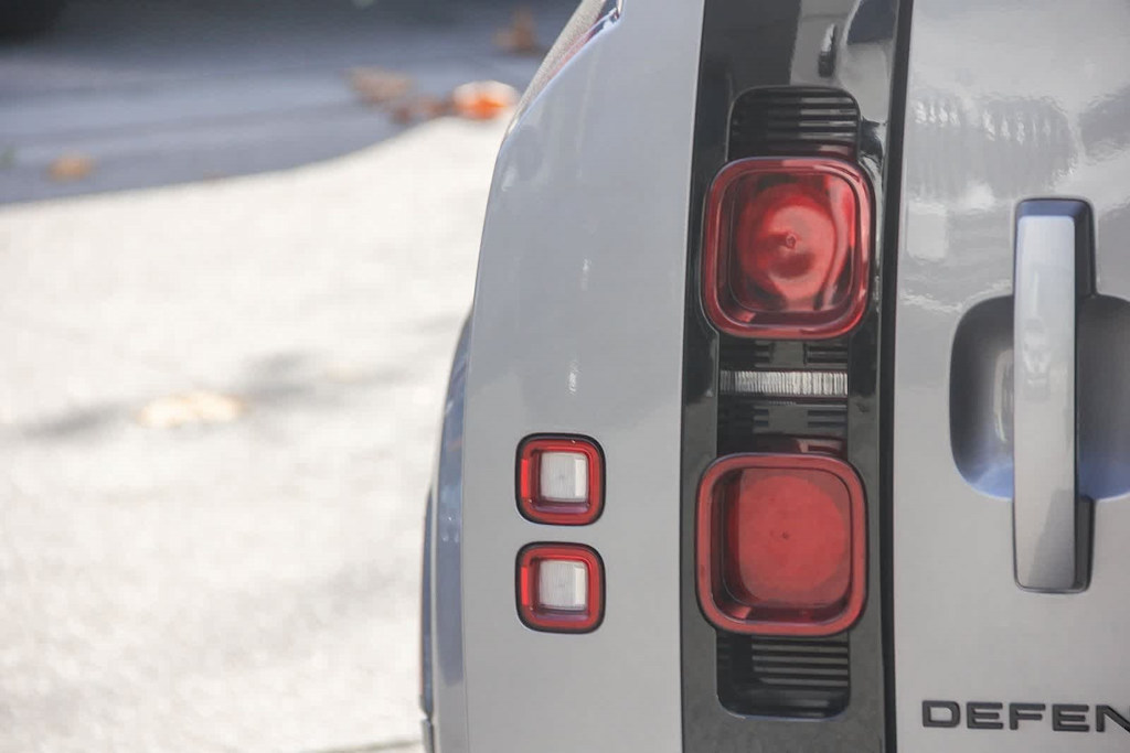 Thumbnail: 2023 Land Rover Defender - 20