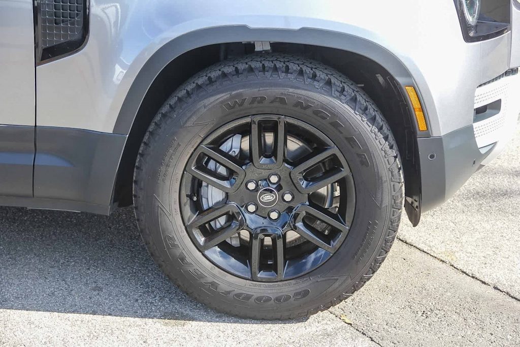 Thumbnail: 2023 Land Rover Defender - 6