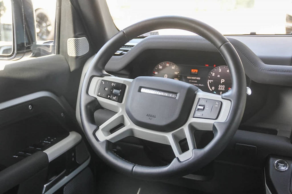 Thumbnail: 2023 Land Rover Defender - 8