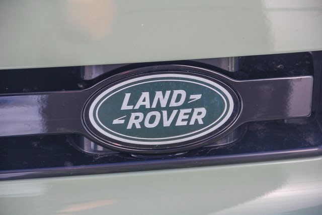 2023 Land Rover Defender  6