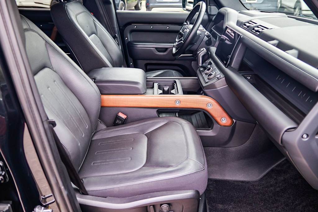Thumbnail: 2024 Land Rover Defender - 7
