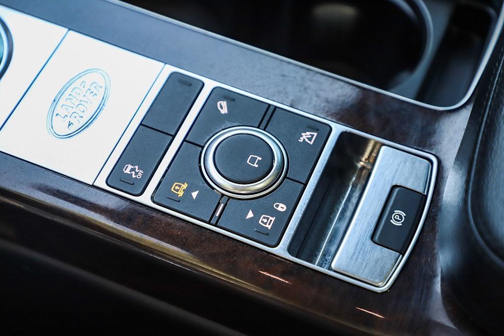 Thumbnail: 2021 Land Rover Range Rover - 24