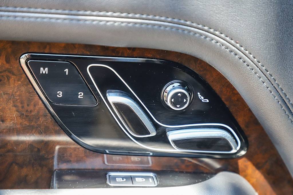 Thumbnail: 2021 Land Rover Range Rover - 26
