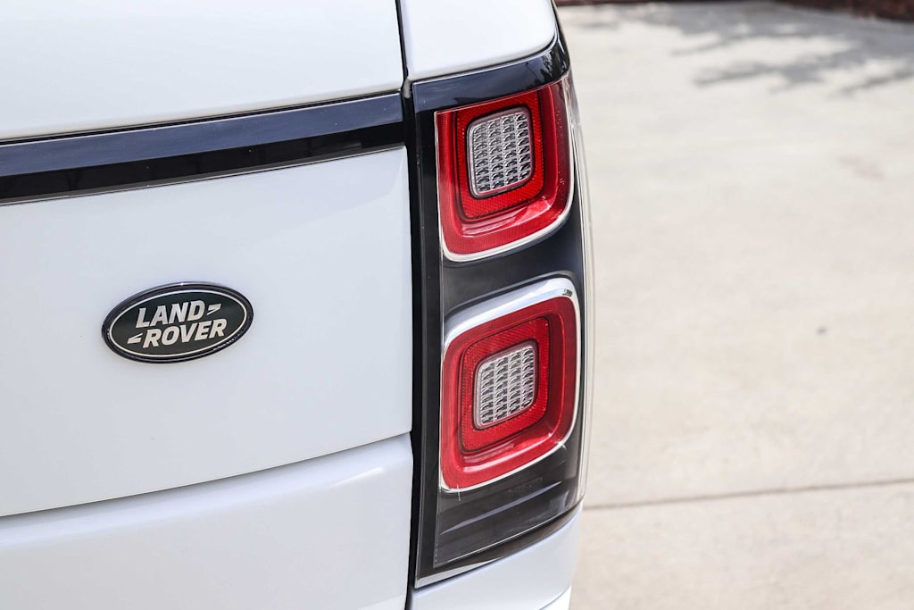 Thumbnail: 2020 Land Rover Range Rover - 18
