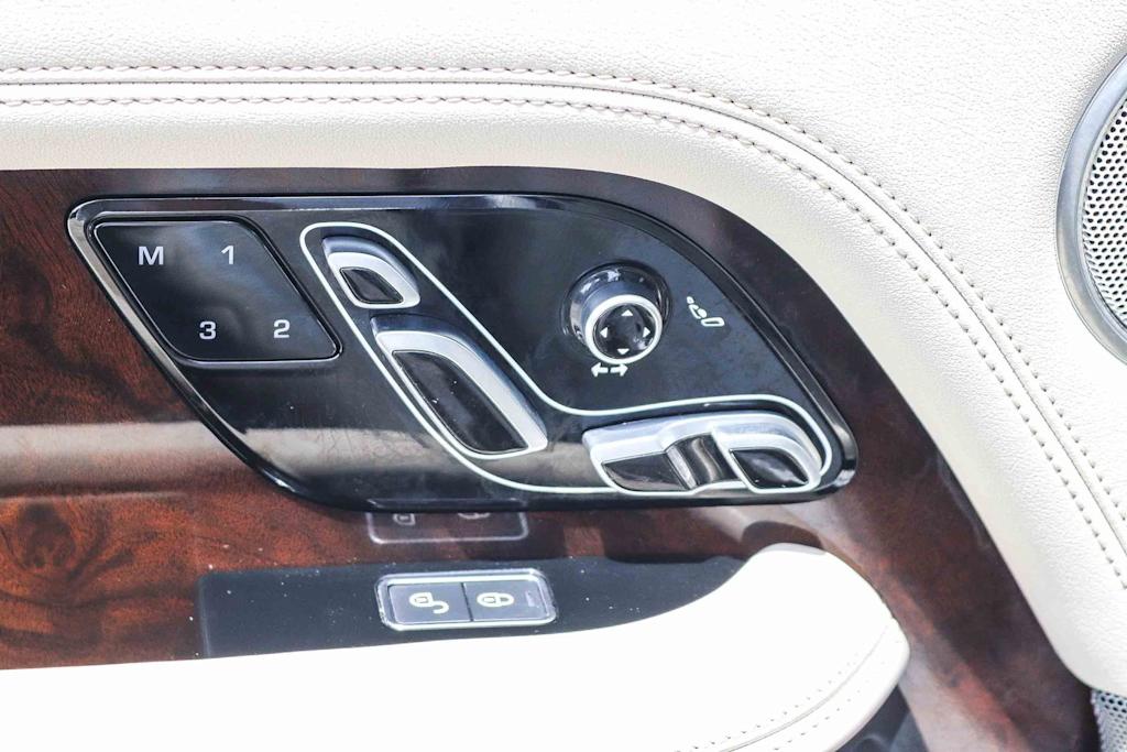 Thumbnail: 2020 Land Rover Range Rover - 24