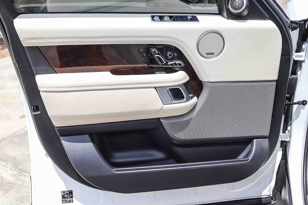 Thumbnail: 2020 Land Rover Range Rover - 23