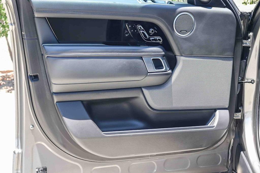 Thumbnail: 2022 Land Rover Range Rover - 21