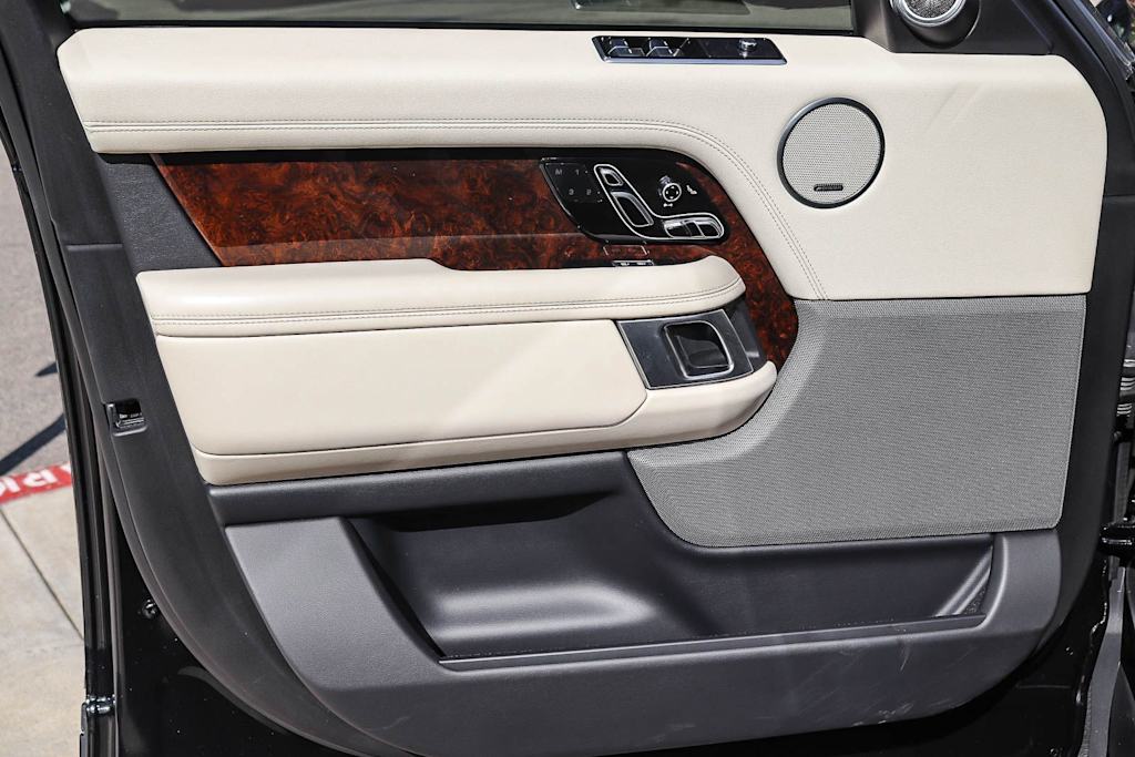 Thumbnail: 2021 Land Rover Range Rover - 24