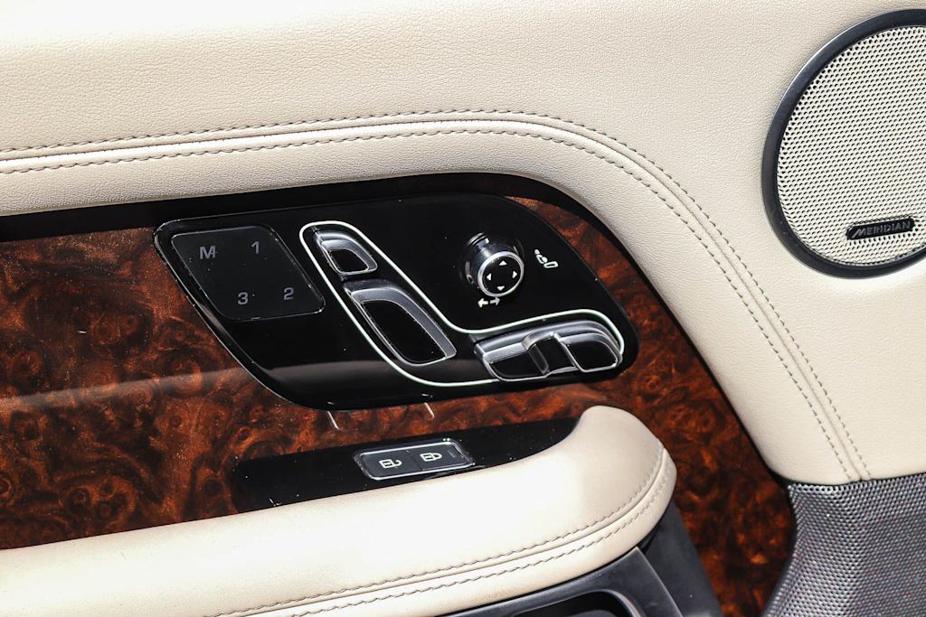 Thumbnail: 2021 Land Rover Range Rover - 25