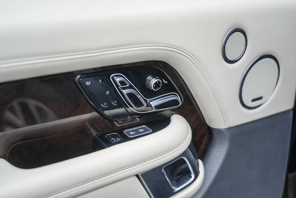 Thumbnail: 2021 Land Rover Range Rover - 23