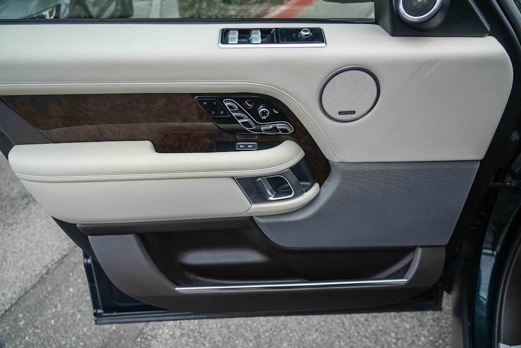 Thumbnail: 2021 Land Rover Range Rover - 24