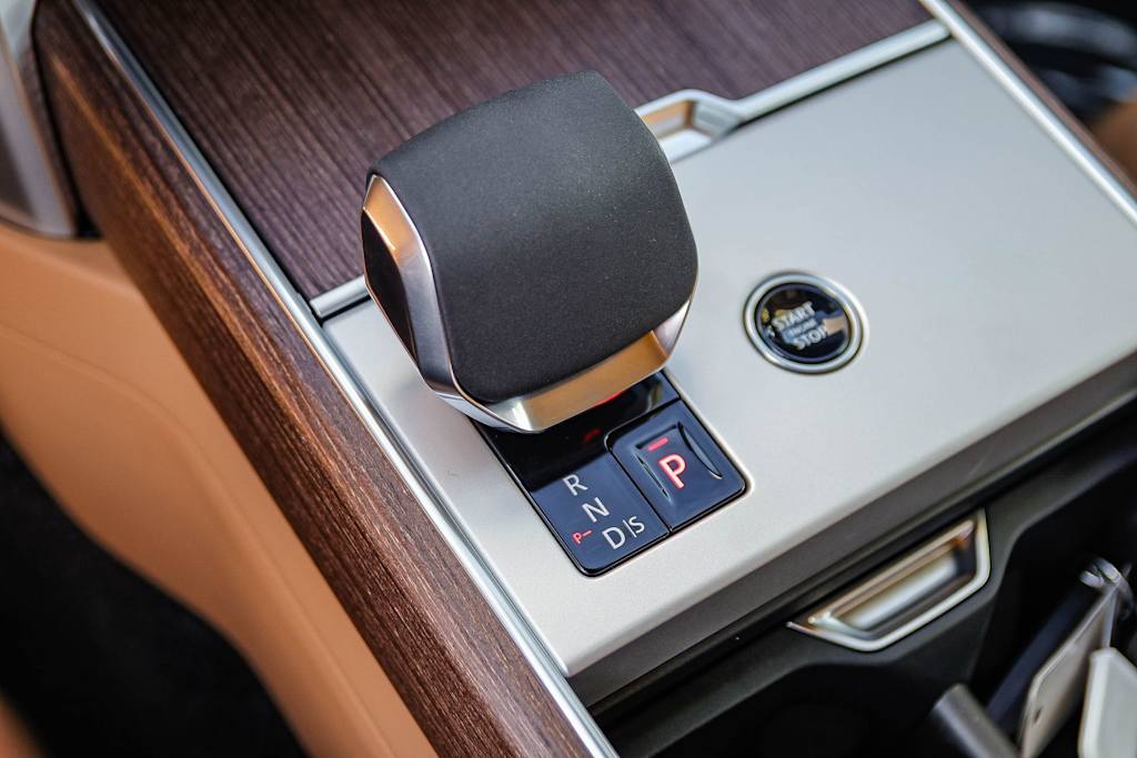 Thumbnail: 2026 Land Rover Range Rover - 18